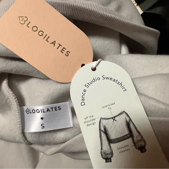 Blogilates Dance Studio Off the Shoulder Sweatshirt Light Taupe Small NEW - Picture 3 of 5